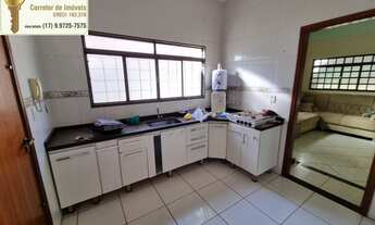 Imagem 7: Casa á venda com 3 dormitórios (sendo 1 suíte), 3 vagas na garagem, varanda e amplo quinta