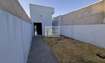 Imagem 2: Casa moderna á venda com 1 dormitório, 2 vagas, quintal no bairro Jardim Marin na cidade d