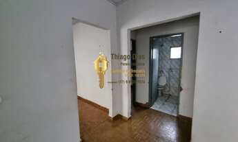 Imagem 5: Casa á venda com 2 dormitórios, ampla varanda e quintal em ótima localização no bairro Vil