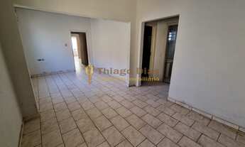 Imagem 2: Casa á venda com 3 dormitórios amplos, 2 salas, 2 banheiros em ótima localização no bairro