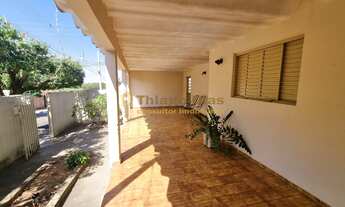 Imagem 4: Casa de esquina com 2 dormitórios, 2 banheiros, varanda com churrasqueira, 3 vaga na garag