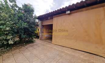 Imagem 3: Casa á venda com edícula no total de 4 dormitórios, quintal, churrasqueira em ótima locali