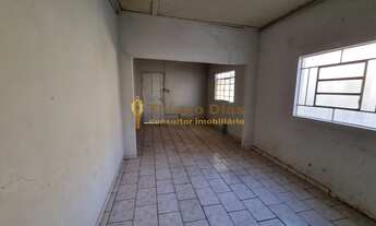 Imagem 4: Casa á venda com 3 dormitórios amplos, 2 salas, 2 banheiros em ótima localização no bairro