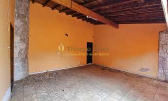 Imagem 4: Casa á venda com edícula no total de 4 dormitórios, quintal, churrasqueira em ótima locali