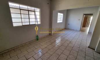 Imagem 3: Casa á venda com 3 dormitórios amplos, 2 salas, 2 banheiros em ótima localização no bairro