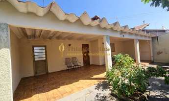 Imagem 2: Casa de esquina com 2 dormitórios, 2 banheiros, varanda com churrasqueira, 3 vaga na garag