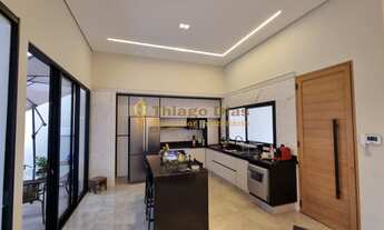 Imagem 7: Casa nova e moderna á venda com 3 dormitórios (sendo 2 suítes), piscina, hidro, 4 vagas no