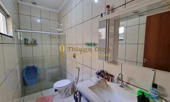 Imagem 7: Casa ampla com 3 dormitórios (sendo 1 suíte) + 2 vagas cobertas e quintal á venda no bairr