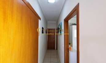 Imagem 4: Casa ampla com 3 dormitórios (sendo 1 suíte) + 2 vagas cobertas e quintal á venda no bairr