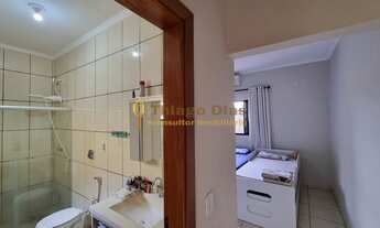 Imagem 5: Casa ampla com 3 dormitórios (sendo 1 suíte) + 2 vagas cobertas e quintal á venda no bairr