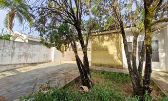 Imagem 2: Casa ampla á venda com 3 dormitórios (sendo 1 suíte) 4 vagas, quintal amplo em ótima local