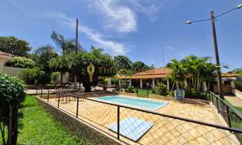 Imagem 2: Chácara ampla á venda com 2 casas, piscina, varanda com churrasqueira, pomar e lazer no ba