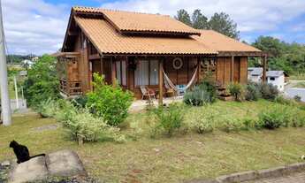 Imagem: Casa de madeira 2 dormitórios sendo 01