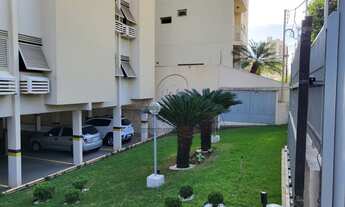 Imagem: 2 quartos com armarios, 1 banheiro que serve