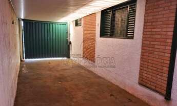 Imagem 2: ACONCHEGANTE CASA DE ESQUINA COMERCIAL, COM ÓTIMA LOCALIZAÇÃO, A UMA QUADRA DA UNIMED