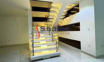 Imagem 3: CASA DE ALTO PADRÃO,3 SUÍTES SENDO 2 SUITES COM CLOSET, SALA COM PÉ DIREITO DUPLO,500M², F