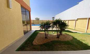 Imagem 2: LUXUOSA CASA COM 04 SUÍTES SENDO 02 SUÍTES COM CLOSET E VARANDA, SALA COM PÉ DIREITO DUPLO