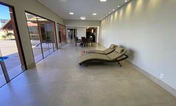 Imagem 6: LUXUOSA CASA COM 04 SUÍTES SENDO 02 SUÍTES COM CLOSET E VARANDA, SALA COM PÉ DIREITO DUPLO