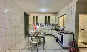 Imagem 5: 3 dormitórios, 1 suítes, 4 banheiro, 6 vagas na garagem, 200M² de Área Construída