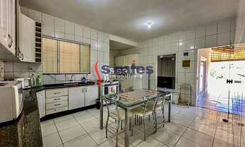 Imagem 6: 3 dormitórios, 1 suítes, 4 banheiro, 6 vagas na garagem, 200M² de Área Construída