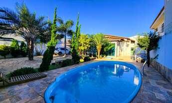 Imagem: Casa com 03 qtos e piscina aquecida na Rua