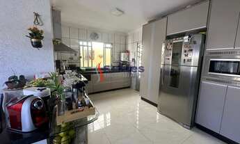 Imagem 3: 3 dormitórios, 1 suítes, 4 banheiro, 200M² de Área Construída