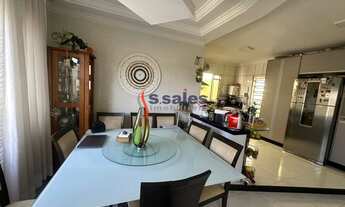 Imagem: 3 dormitórios, 1 suítes, 4 banheiro, 200M²