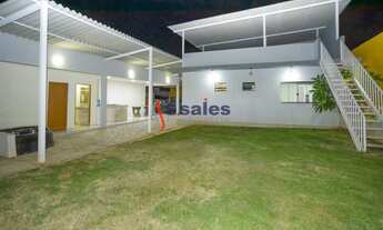 Imagem 1: CASA REFORMADA COM 3 SUITES, 330M², HIDROMASSAGEM, CHURRASQUEIRA, EM CONDOMINIO FECHADO EM