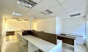 Imagem 6: Casa comercial no Ahú, Curitiba. São 422,70m2 de área construída e 595,10 m2 de terreno co