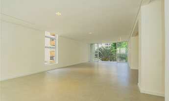 Imagem 3: 3 dormitórios, 1 suítes, 4 banheiro, 2 vagas na garagem, 226M² de Área Construída