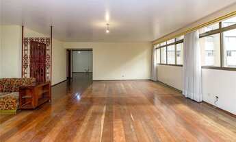 Imagem 2: 4 dormitórios, 1 suítes, 4 banheiro, 3 vagas na garagem, 240M² de Área Construída