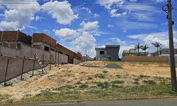 Imagem: Terreno em aclive condomínio à venda com