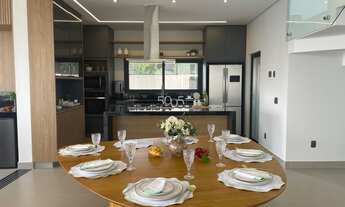 Imagem 5: Casa sobrado em condomínio à venda no Cond. Parque Xapada Itu/SP, 4 suítes, vista para cid