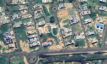 Imagem 2: Ótimo terreno em aclive com 503m2 de área total em rua tranquila do condomínio