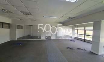 Imagem 4: Imóvel industrial para locação em Itu- SP, em rodovia: com salas corporativa, banheiros e