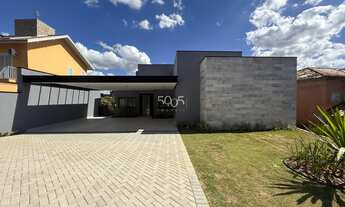 Imagem 2: Venha conhecer esse incrível imóvel com 5 suítes, 3 vagas cobertas e 2 sistemas de lazer i