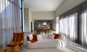 Imagem 2: Casa à venda no Condomínio Xapada Parque Ytu, com 380m² de construção e 4 suítes