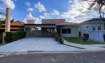 Imagem 2: Casa à venda no Condomínio Jardim Theodora, com 310m² e 5 suítes