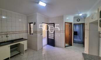 Imagem 3: Sobrado para locação no bairro Jardim Aeroporto, com 200 m² de construção e 3 quartos