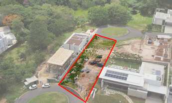 Imagem 1: Terreno à venda no condomínio Villas do Golf, com 830m² de área útil. Excelente lote com ó