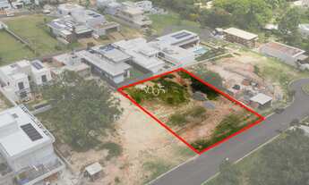 Imagem 1: Ótimos terrenos planos com 1006m2 de área total em rua tranquila do condomínio