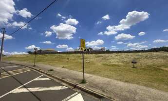 Imagem 2: Terreno comercial com 12m de frente e 31m de comprimento (395m2), vagas de estacionamento