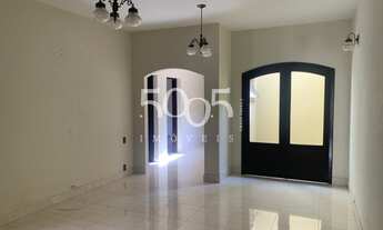 Imagem 6: Casa à venda no bairro Brasil em Itu, ideal para clínicas ou escritório, com 250m2 de terr