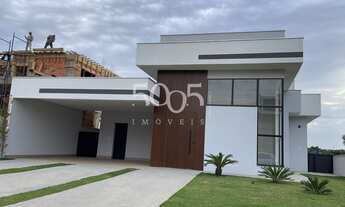 Imagem 2: Casa térrea com 220m2, pé direito de 4m, design diferenciado, 2 vagas cobertas, despensa