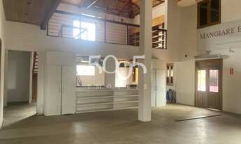 Imagem 7: Venda ou Locação, Itu. Amplo espaço com pé direito duplo, cozinha equipada