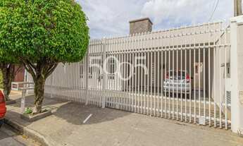 Imagem: Casa bem interessante, com pé direito alto