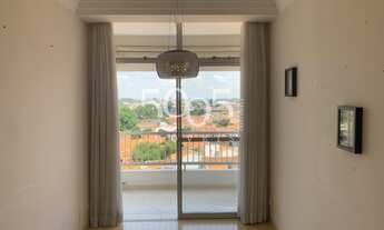 Imagem 2: Com vista linda para a cidade na varanda. Apartamento perfeito para entrar e morar. Armári