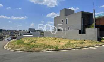 Imagem 2: Excelente lote de esquina, com ótima topografia, localização privilegiada e com 384m2 à ve