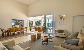 Imagem 3: Excelente imóvel térreo com fundo para área verde, com 380m2 de construção em um terreno d