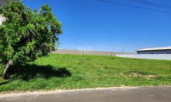 Imagem: Ótimo terreno, com área total de 827,77m²